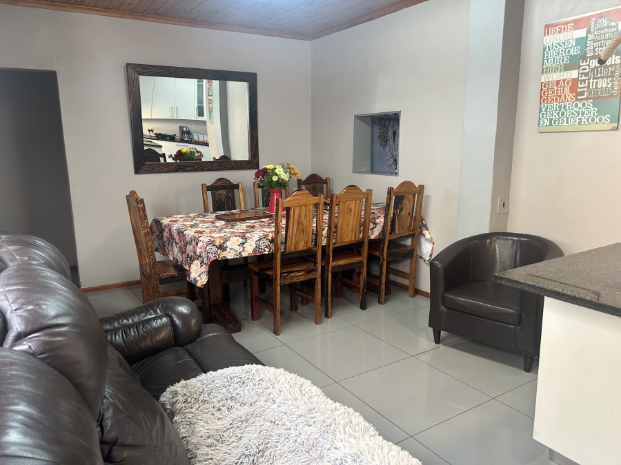 7 Bedroom Property for Sale in Uitsig Western Cape
